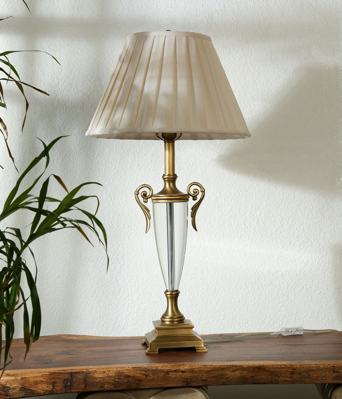 The Aurelia Crystal Lamp