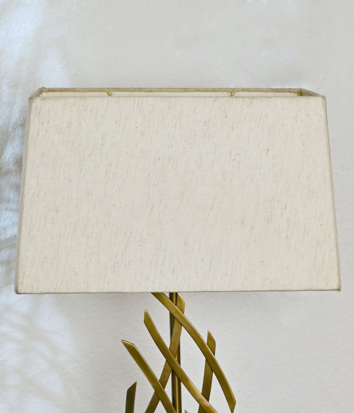 Zigzag Elegance Table Lamp