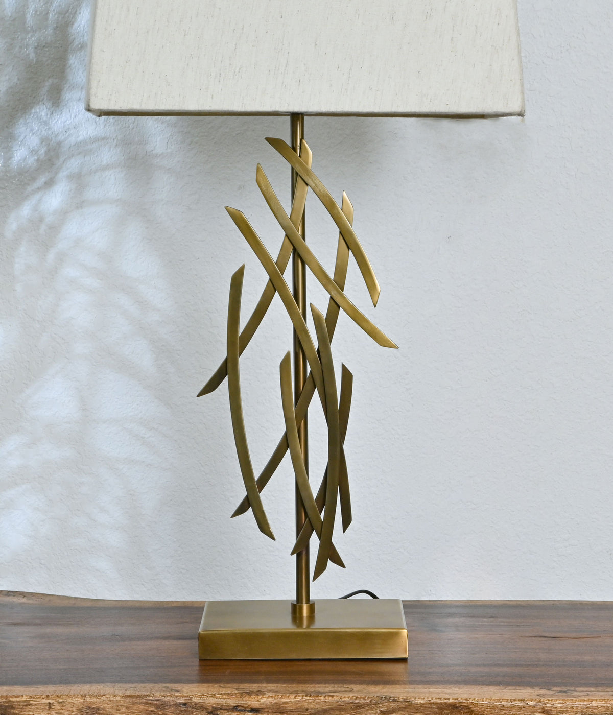 Zigzag Elegance Table Lamp