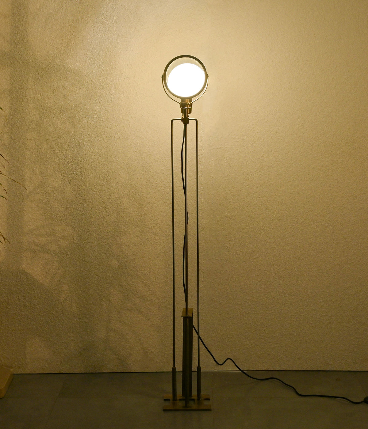 Brass Magnifique Floor Lamp